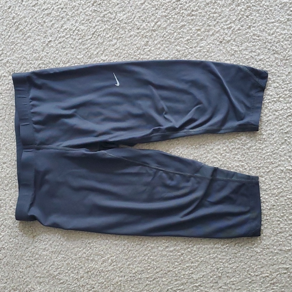 Nike dry fit cropped leggings, gray medium
